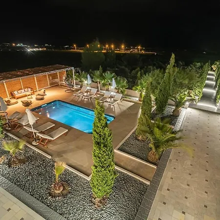 Villa Salfreda In Pool Place Vourvoulos