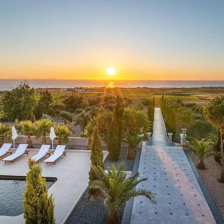 Salfreda In Pool Place Βούρβουλος